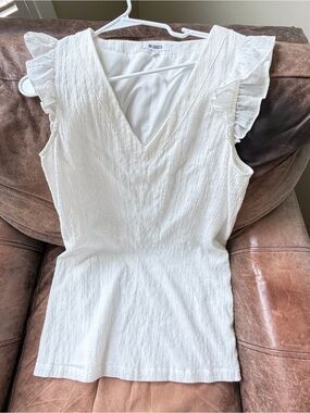 BB Dakota White Textured V-Neck Flutter Sleeve Top